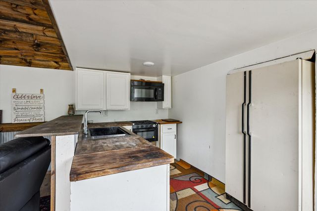 842 10th Street, Gun Plain Twp, MI 49080