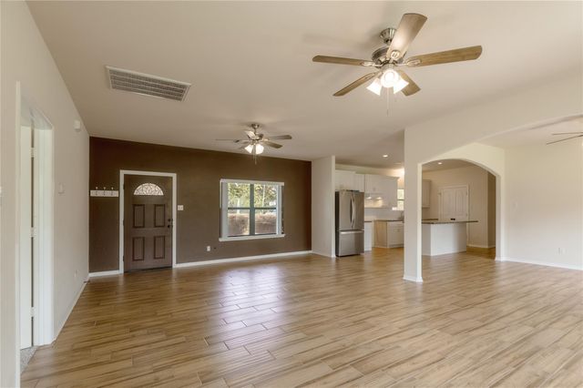 72 Oak Hill Drive, Huntsville, TX 77320