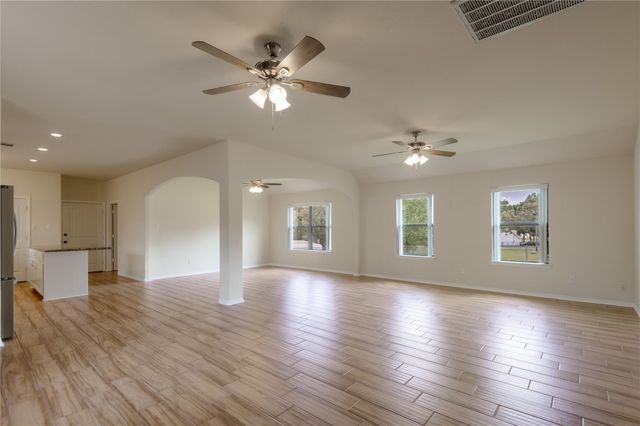 72 Oak Hill Drive, Huntsville, TX 77320