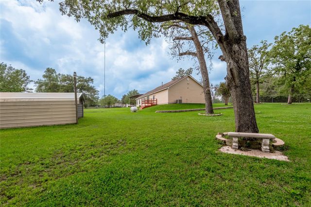 72 Oak Hill Drive, Huntsville, TX 77320