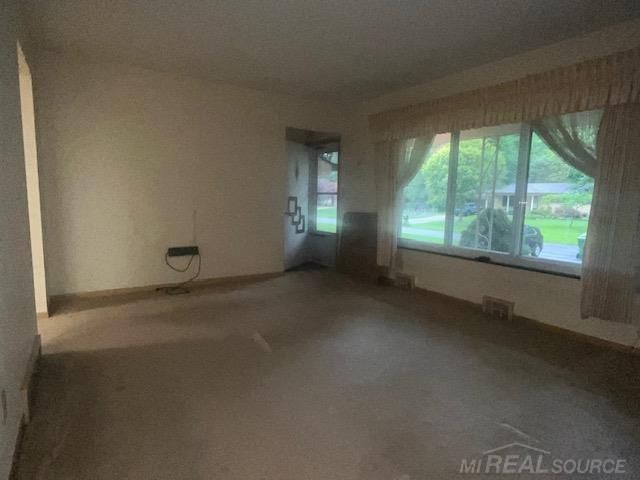 53039 Dryden Street, Utica, MI 48316