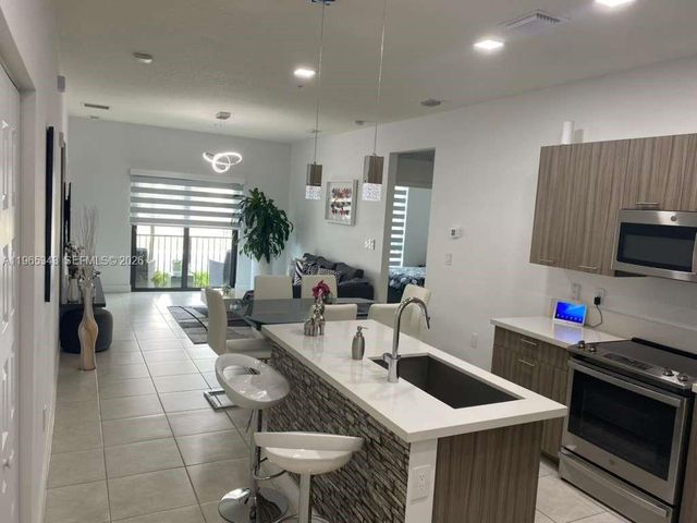 4636 NW 84th Ave 15, Doral, FL 33166