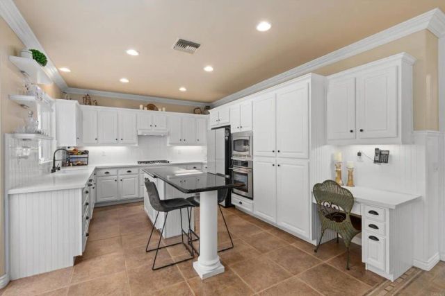 2285 Hillyer Street, Carlsbad, CA 92008