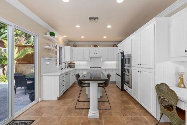 2285 Hillyer Street, Carlsbad, CA 92008