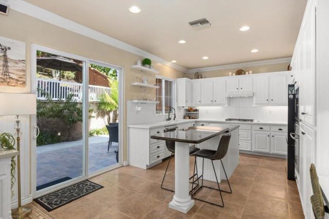 2285 Hillyer Street, Carlsbad, CA 92008