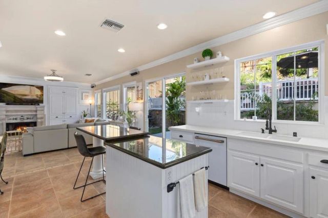 2285 Hillyer Street, Carlsbad, CA 92008