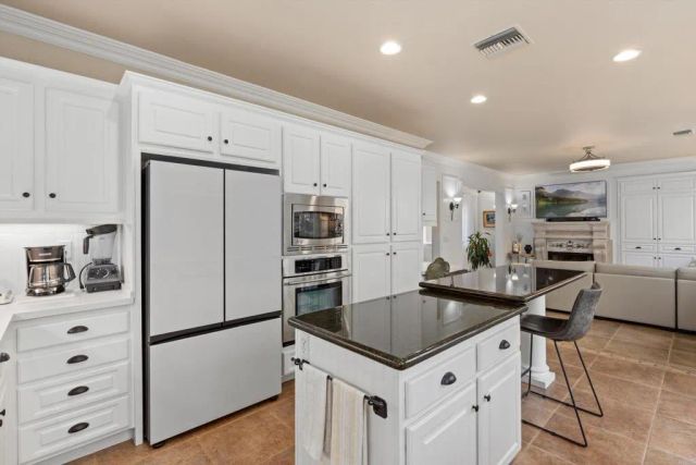 2285 Hillyer Street, Carlsbad, CA 92008