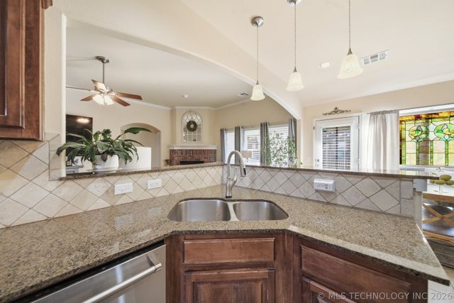 4777 S 202nd East Avenue, Broken Arrow, OK 74014