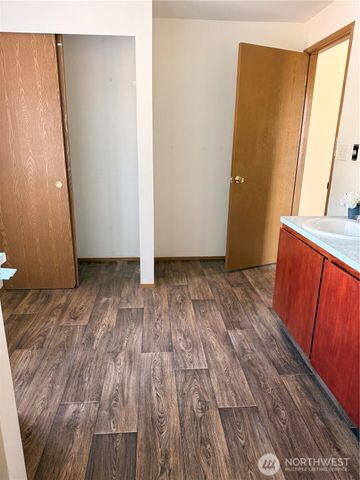 8711 Lawndale Avenue SW, Lakewood, WA 98498