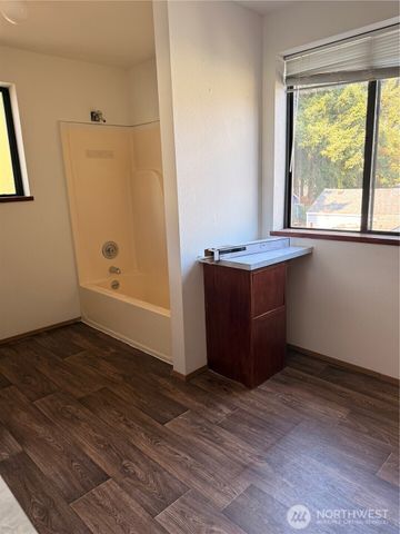 8711 Lawndale Avenue SW, Lakewood, WA 98498