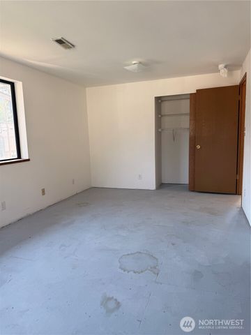 8711 Lawndale Avenue SW, Lakewood, WA 98498
