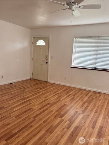 8711 Lawndale Avenue SW, Lakewood, WA 98498