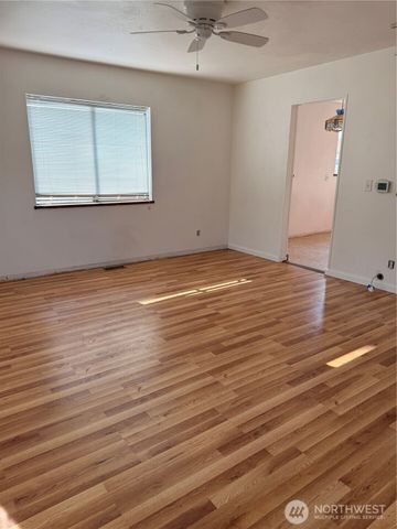 8711 Lawndale Avenue SW, Lakewood, WA 98498