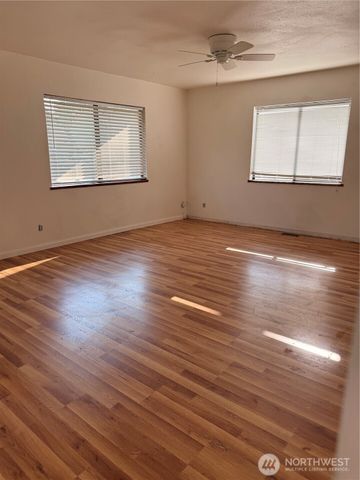 8711 Lawndale Avenue SW, Lakewood, WA 98498
