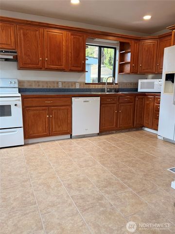 8711 Lawndale Avenue SW, Lakewood, WA 98498