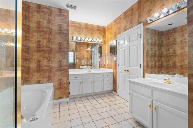 7713 Bedford Court, Mobile, AL 36695