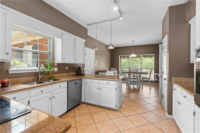 7713 Bedford Court, Mobile, AL 36695