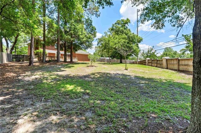 7713 Bedford Court, Mobile, AL 36695