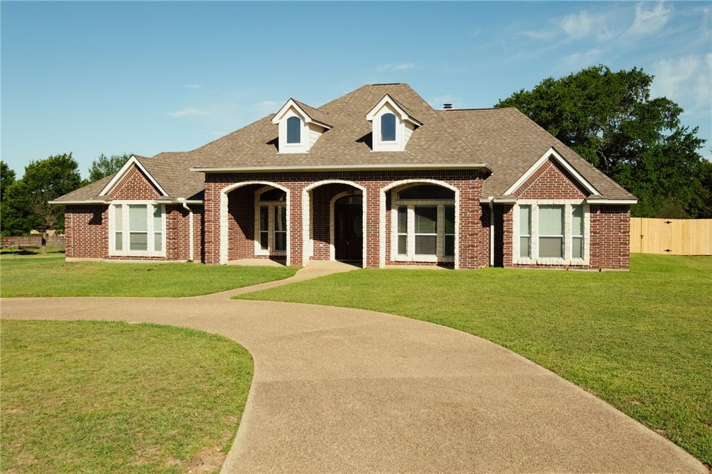 4017 Austins Estates Drive, Bryan, TX 77808