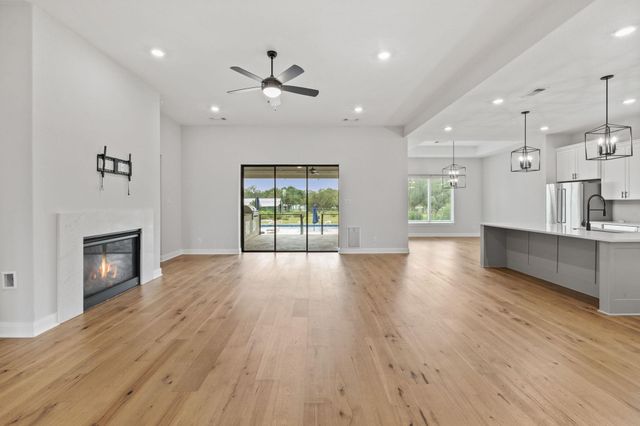 225 Spicewood Trails DR, Spicewood, TX 78669