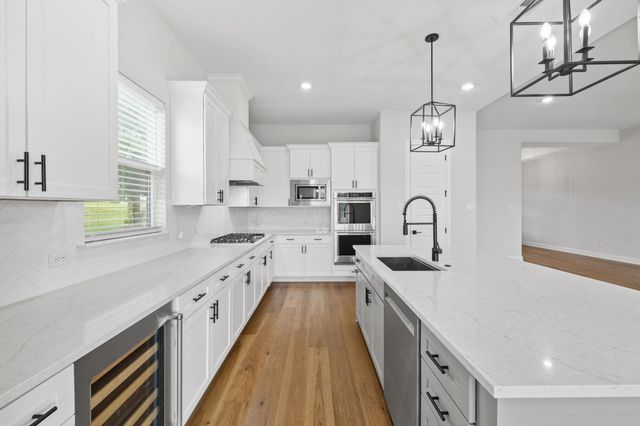 225 Spicewood Trails DR, Spicewood, TX 78669