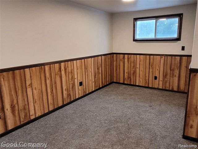 18729 Elkhart Street, Harper Woods, MI 48225