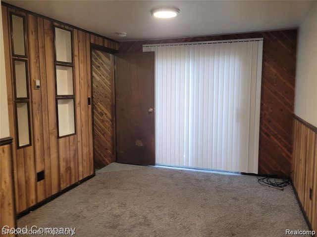 18729 Elkhart Street, Harper Woods, MI 48225