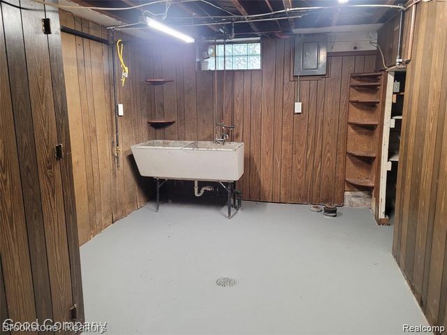 18729 Elkhart Street, Harper Woods, MI 48225