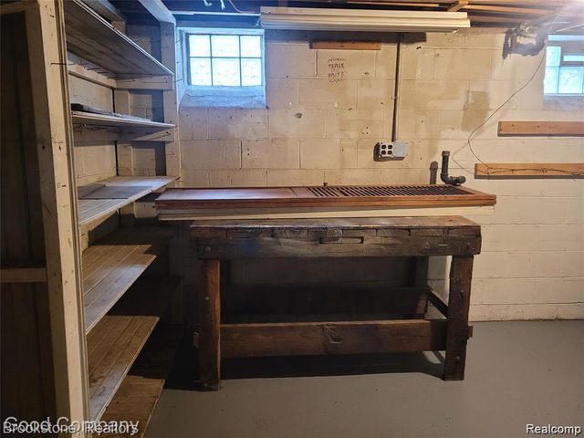 18729 Elkhart Street, Harper Woods, MI 48225