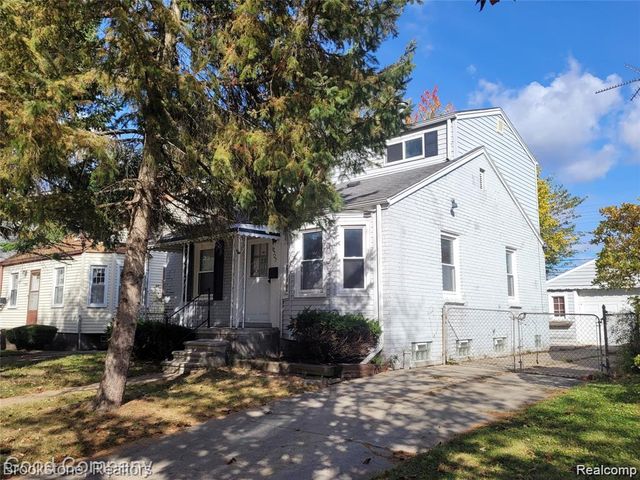 18729 Elkhart Street, Harper Woods, MI 48225