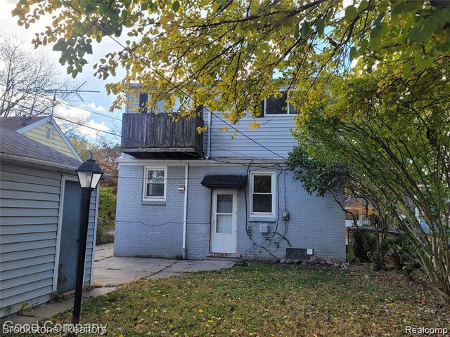 18729 Elkhart Street, Harper Woods, MI 48225