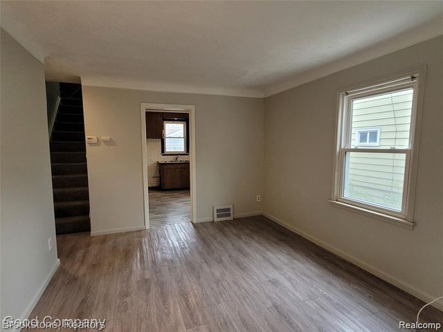 18729 Elkhart Street, Harper Woods, MI 48225