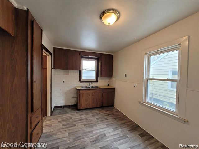 18729 Elkhart Street, Harper Woods, MI 48225