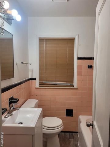 18729 Elkhart Street, Harper Woods, MI 48225