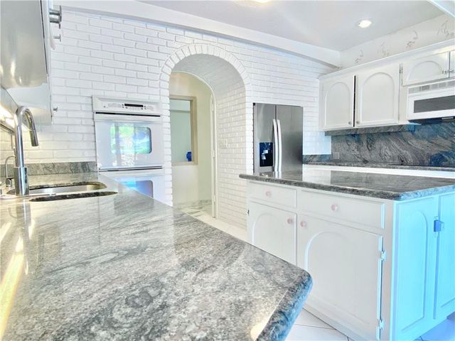 71 Bay Colony Drive, Fort Lauderdale, FL 33308