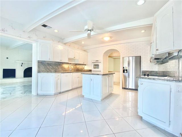 71 Bay Colony Drive, Fort Lauderdale, FL 33308