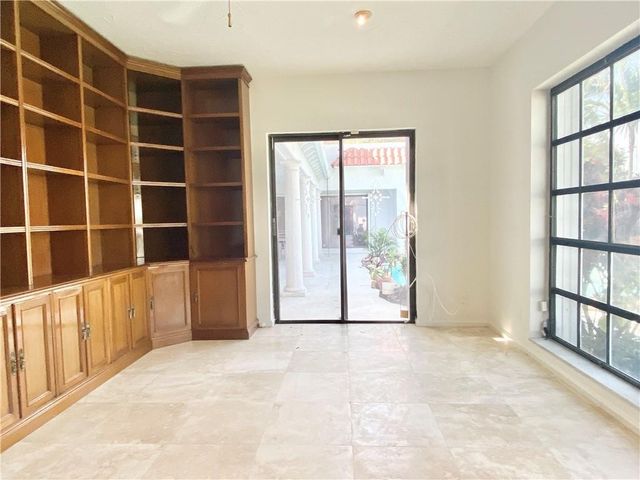71 Bay Colony Drive, Fort Lauderdale, FL 33308