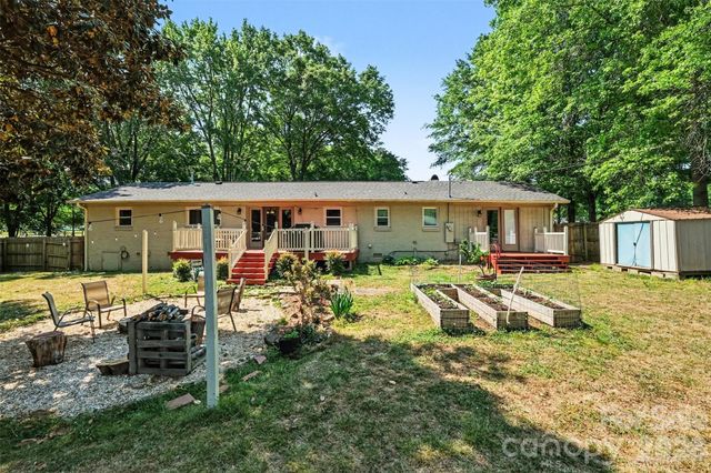 3950 Rocky River Place, Harrisburg, NC 28075