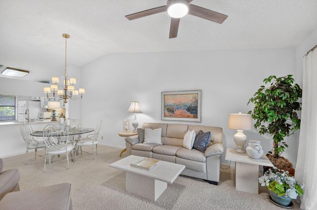 4542 Lucerne Lakes Boulevard E 202, Lake Worth, FL 33467