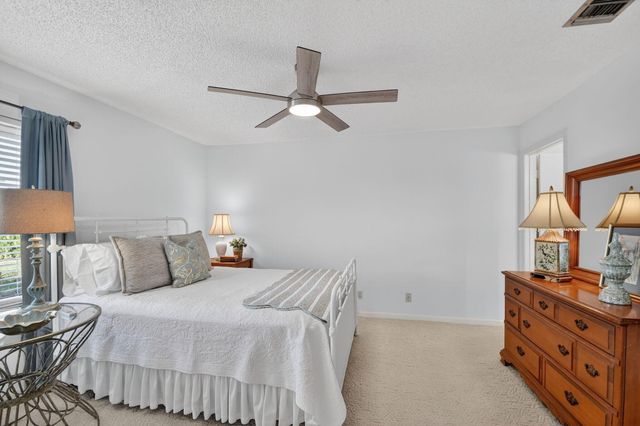 4542 Lucerne Lakes Boulevard E 202, Lake Worth, FL 33467