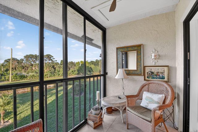 4542 Lucerne Lakes Boulevard E 202, Lake Worth, FL 33467