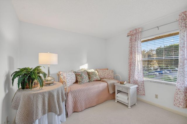 4542 Lucerne Lakes Boulevard E 202, Lake Worth, FL 33467