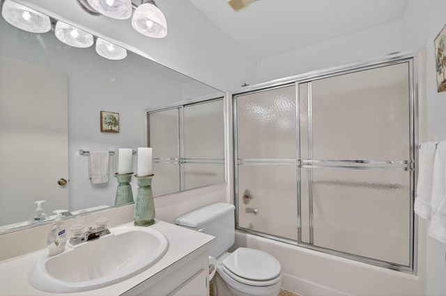 4542 Lucerne Lakes Boulevard E 202, Lake Worth, FL 33467