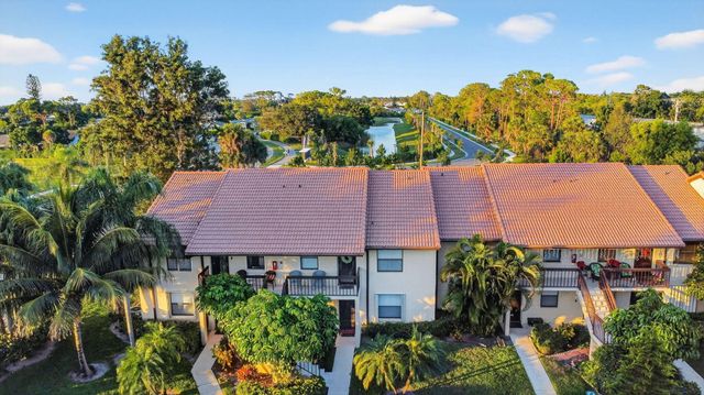 4542 Lucerne Lakes Boulevard E 202, Lake Worth, FL 33467