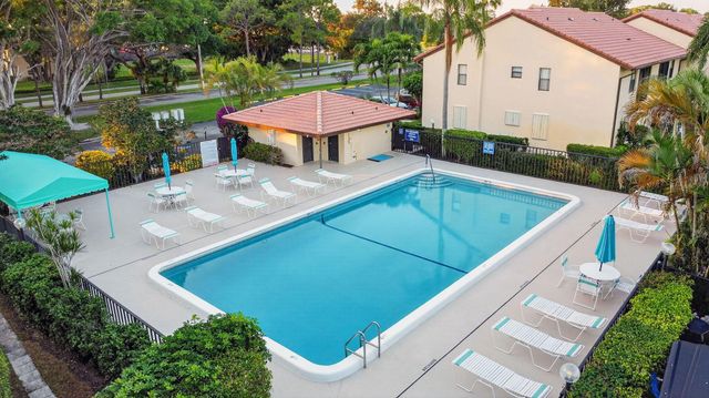 4542 Lucerne Lakes Boulevard E 202, Lake Worth, FL 33467