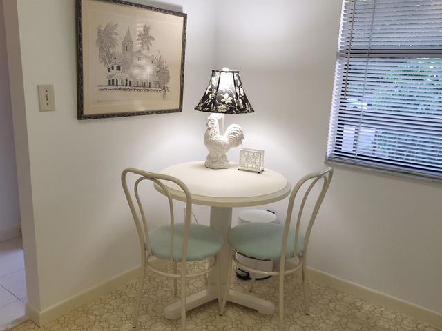 4542 Lucerne Lakes Boulevard E 202, Lake Worth, FL 33467