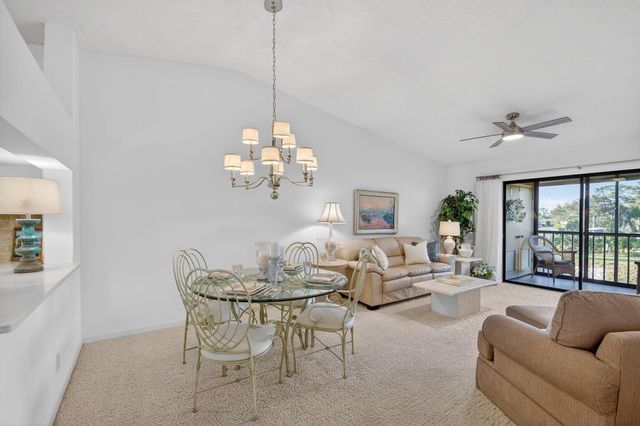 4542 Lucerne Lakes Boulevard E 202, Lake Worth, FL 33467