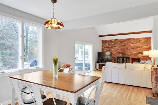 6 Flanagan Dr, Framingham, MA 01701