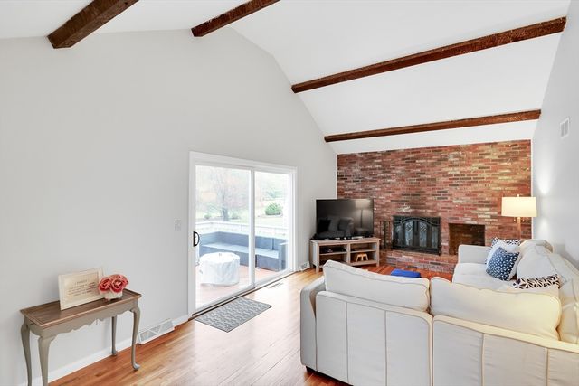 6 Flanagan Dr, Framingham, MA 01701