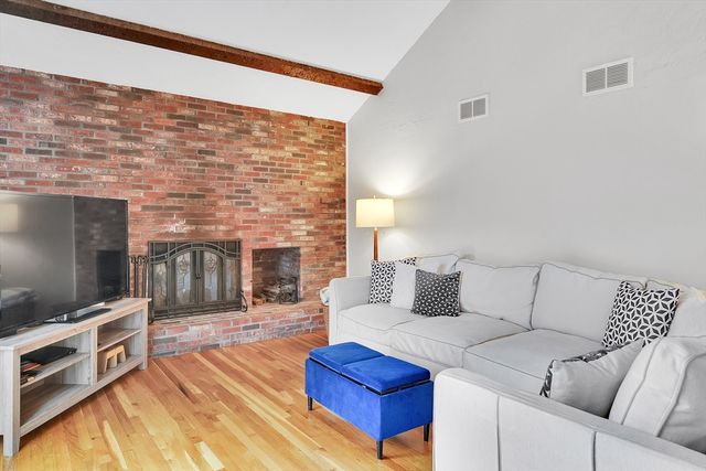 6 Flanagan Dr, Framingham, MA 01701